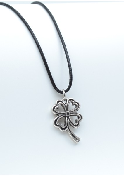 Dört Yapraklı Yonca Gümüş Kaplama Deri İp Kolye