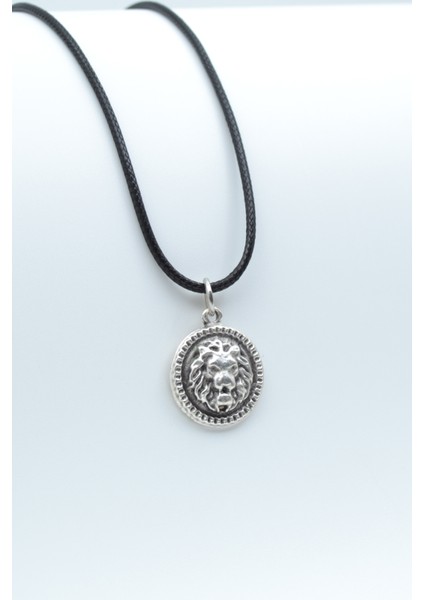 Minimal Aslan Madalyon Gümüş Kaplama Deri Ip Kolye