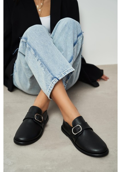 Cyrus Siyah Hakiki Mat Deri Toka Detaylı Düz Taban Kadın Ayakkabı fiyatları