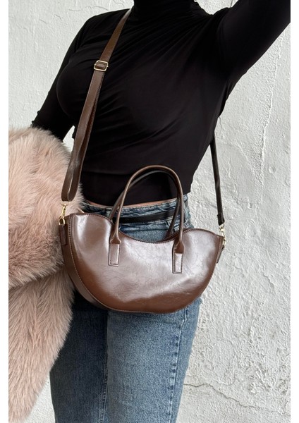 Lagraccio Paris Kadın Giglo Parlak Deri El ve Çapraz Çanta Kahve fırsatları