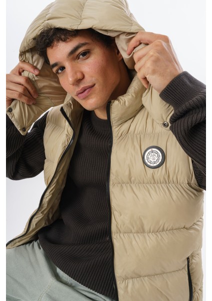 Premium Erkek Dolgulu Şişme Yelek – Soft-Touch Kumaş, Çıkarılabilir Kapüşon