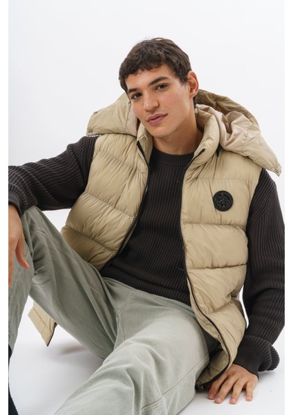 Premium Erkek Dolgulu Şişme Yelek – Soft-Touch Kumaş, Çıkarılabilir Kapüşon