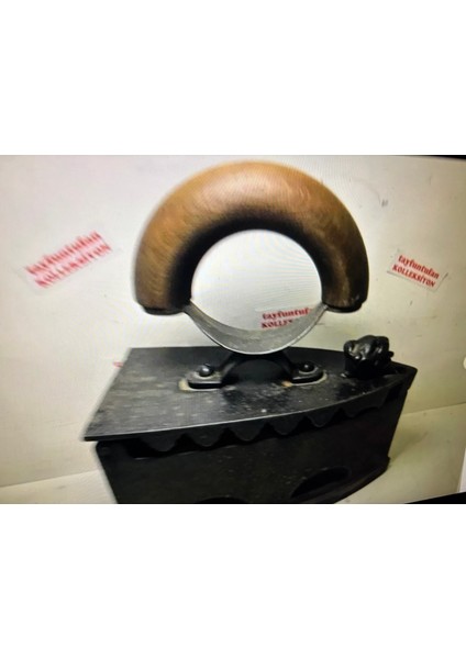 Aslan Başlı Kömürlü Ütü 21 cm x 11 cm x 23 cm Ölçülerinde