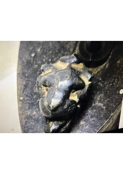 Aslan Başlı Kömürlü Ütü 21 cm x 11 cm x 23 cm Ölçülerinde