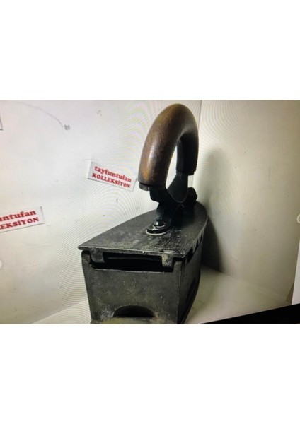 Aslan Başlı Kömürlü Ütü 21 cm x 11 cm x 23 cm Ölçülerinde