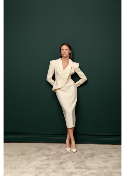 Katman Detaylı Midi Elbise 26W40819 modelleri