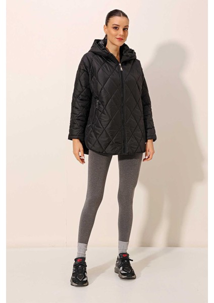 Kadın Siyah Kapüşonlu Kapitone Mont indirimleri