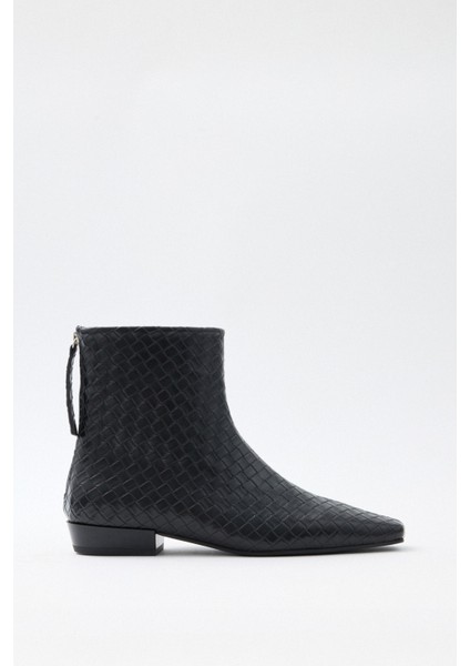 Bot 2520 - Küt Burun Arka Fermuarlı Siyah Örgü Kadın Bot