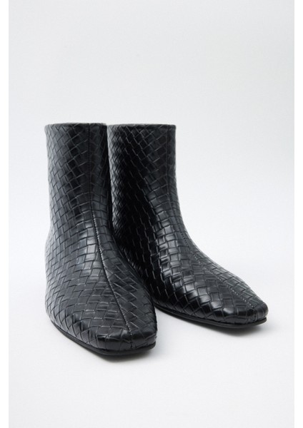 Bot 2520 - Küt Burun Arka Fermuarlı Siyah Örgü Kadın Bot fiyatları