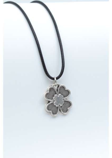 Dört Yapraklı Yonca Gümüş Kaplama Deri Ip Kolye