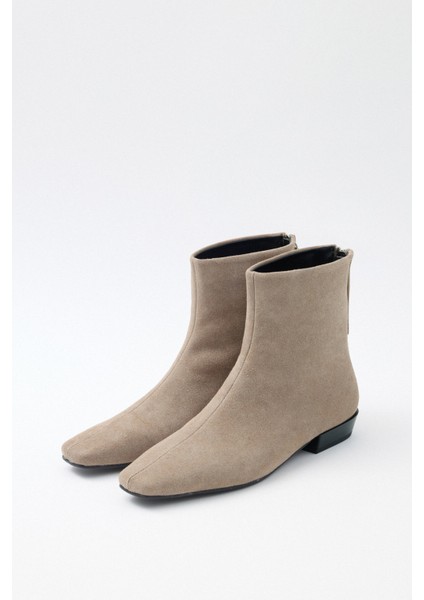 Bot 2520 - Küt Burun Arka Fermuarlı Vizon Süet Kadın Bot