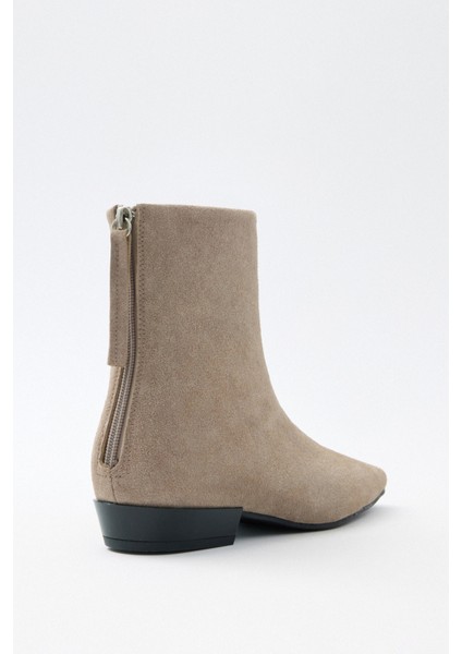 Bot 2520 - Küt Burun Arka Fermuarlı Vizon Süet Kadın Bot fırsatları