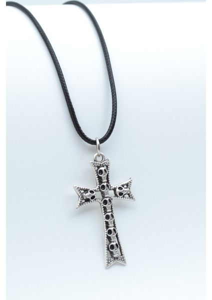 Kuru Kafalı Haç Gümüş Kaplama Deri İp Kolye