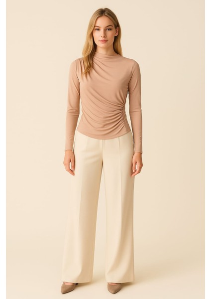 Büzgü Detaylı Sandy Kumaş Kadın Bluz