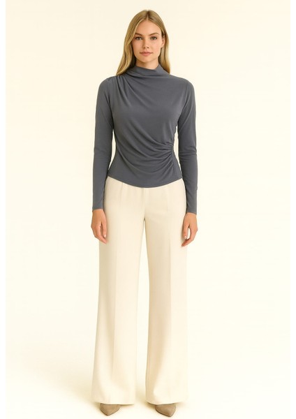 Büzgü Detaylı Sandy Kumaş Kadın Bluz