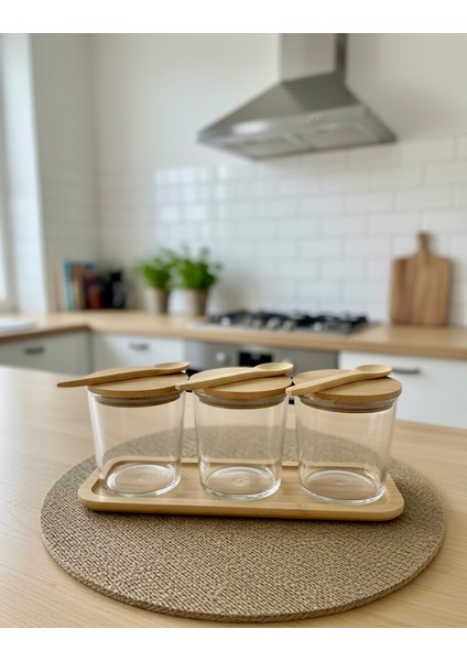 3’lü Kaşıklı Bambu Standlı Baharatlık Seti – Cam Kavanoz, Sağlıklı, Şık ve Pratik