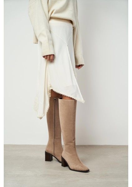 Isabella Koyu Bej Süet Sivri Burun Topuklu Kadın Çizme fiyatları