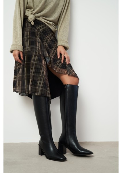 Isabella Siyah Mat Sivri Burun Topuklu Kadın Çizme