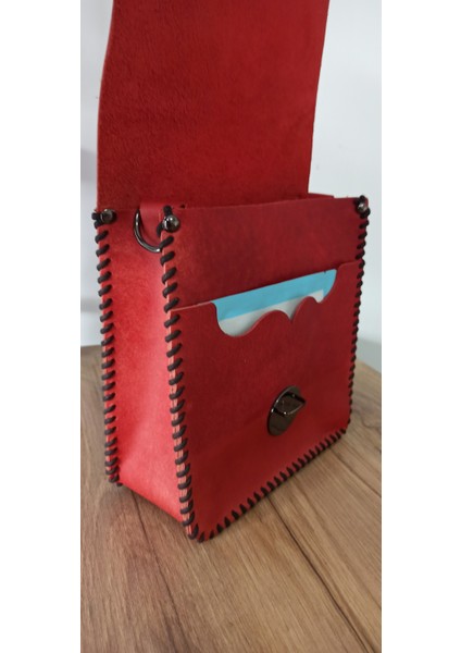 Gerçek Deri Kırmızı Çapraz Kol Çantası