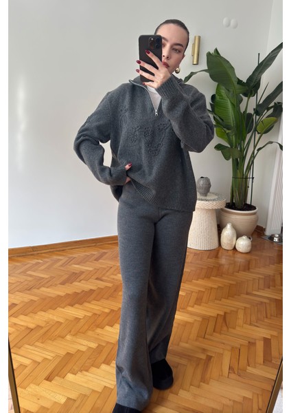 Fermuarlı Süzene Nakışlı Triko Kazak- Gri modelleri