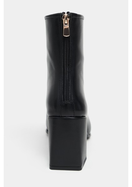 Layana Siyah Mat Sivri Burun Kalın Topuklu Arka Fermuar Detay Kadın Bot indirimleri