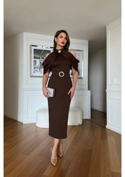 Kadın Omuz Detaylı Toka Kemerli Midi Boy Elbise NBNC110095