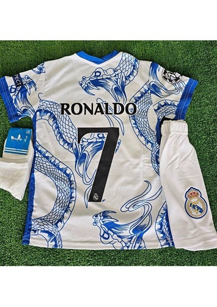 R̴e̴a̴l̴ ̴m̴a̴d̴r̴i̴d̴ 2026 Cristiano Ronaldo Yılan Desenli Çocuk Forması 4 Lü Set (Beyaz/mavi) modelleri