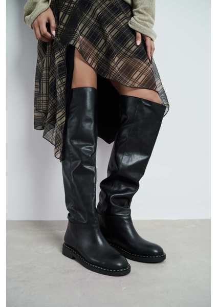 Yoko Siyah Mat Hakiki Deri Yuvarlak Burun Kadın Düz Taban Çizme fiyatları