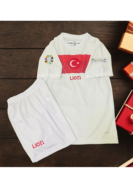 Lion Türkiye Beyaz Çocuk Forma Seti modelleri