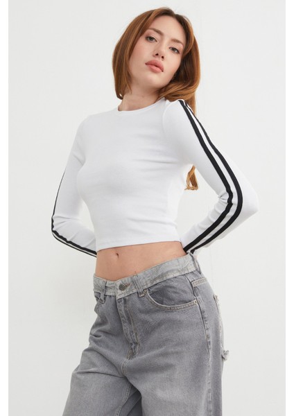 Bisiklet Yaka Kolları Biye Detaylı Crop Body fırsatları