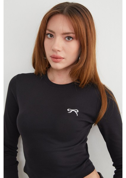 Fiyonk Nakışlı Likralı Crop Body