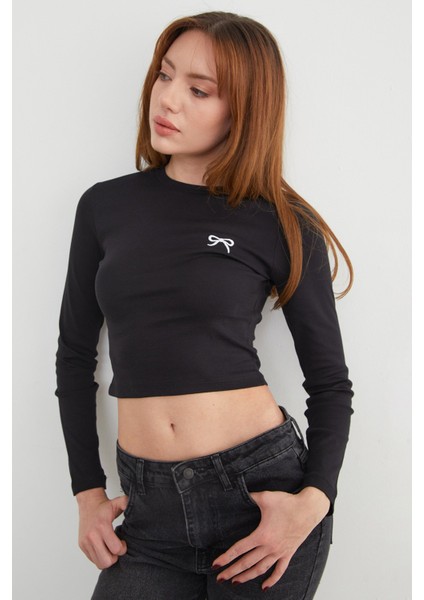 Fiyonk Nakışlı Likralı Crop Body indirimleri