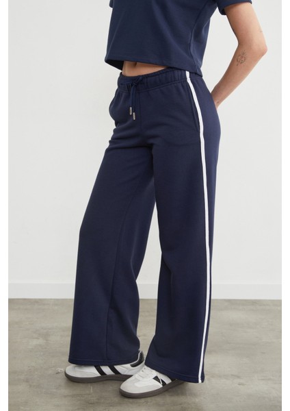 Yanı Biyeli Cepli Bol Paça Eşofman Altı fiyatları