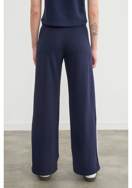 Yanı Biyeli Cepli Bol Paça Eşofman Altı indirimleri