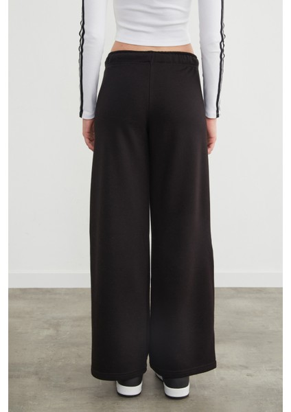 Yanı Biyeli Cepli Bol Paça Eşofman Altı