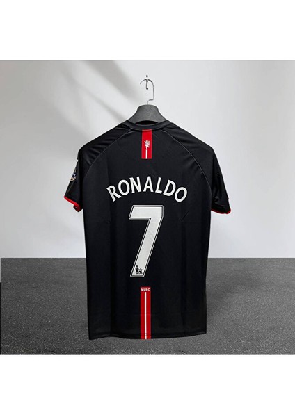 Man. United Ronaldo Baskılı 2007 Retro Siyah Kısa Kol Futbol Forması Özel Forma Kumaşı modelleri