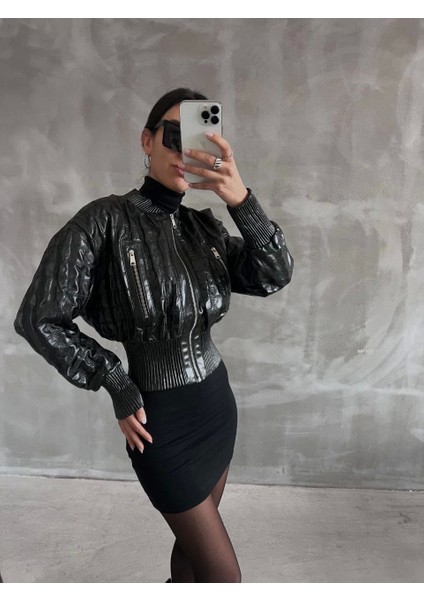 Beli Büzgülü Crop Deri Ceket Siyah fırsatları