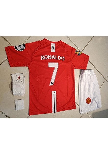 Ronaldo Manchester United Kırmızı Çocuk Forma 4 Lü Set. Forma+Şort+Çorap+Bileklik