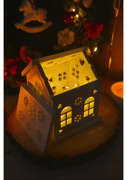 Christmas Dekoratif Işıklı Ev – 7 Parçalı El Yapımı Yılbaşı Evi | Sıcak ve Huzurlu Atmosfer