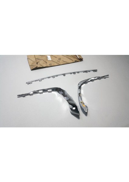 3 x Audi A4 8W B9 S-Line Arka Tampon Nikelajı Sol-Sağ Orta modelleri