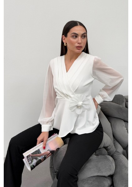 Beyaz Önü Çiçekli V Yaka Bluz 4202791.15