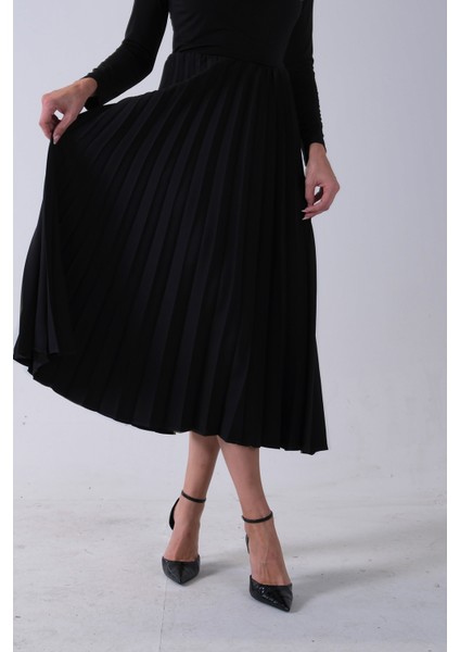 Siyah Eteği Pilise Detaylı Elbise 3975495.01 fırsatları