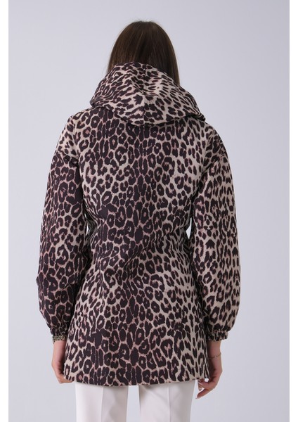 Leopar Bel Büzgü Detaylı Kapüşonlu Leopar Desenli Trençkot 3971012.53