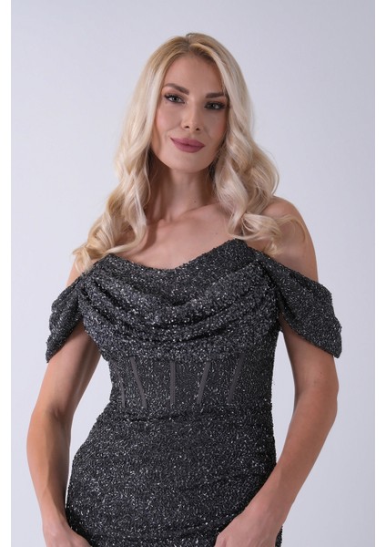 Gri Düşük Omuz Yırtmaç Detaylı Pul Payet Abiye 9705646.06