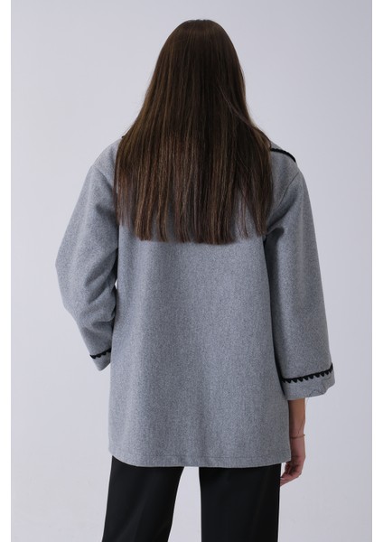 Gri Önü Düğmeli Atkılı Süs Dikiş Detaylı Cepli Kısa Kaban 31050712.06