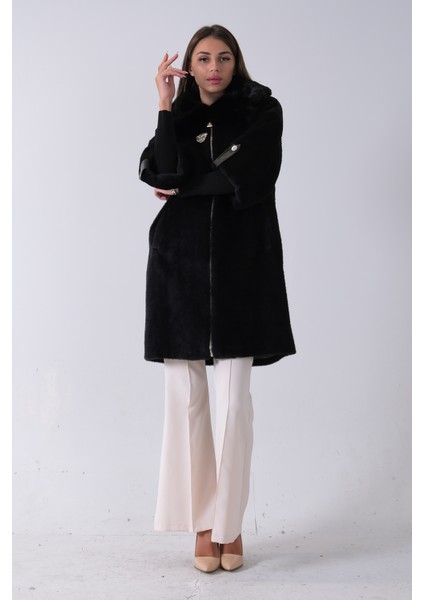 Siyah Yandan Cepli Broş Detaylı Yaka Kürklü Peluş Kaban 44510847.01 fırsatları