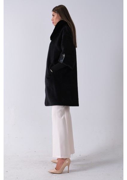 Siyah Yandan Cepli Broş Detaylı Yaka Kürklü Peluş Kaban 44510847.01 indirimleri