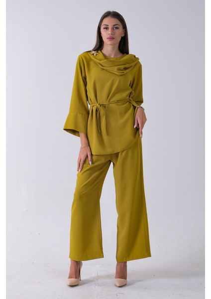 Fıstık Şal Yaka Üzeri Broş Detaylı Pantolonlu Takım 4592270.22 fiyatları