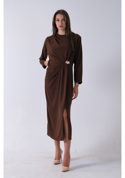 Kahve Omuz ve Beli Pileli Toka Detaylı Elbise 3975478.05
