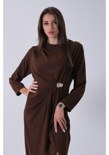 Kahve Omuz ve Beli Pileli Toka Detaylı Elbise 3975478.05